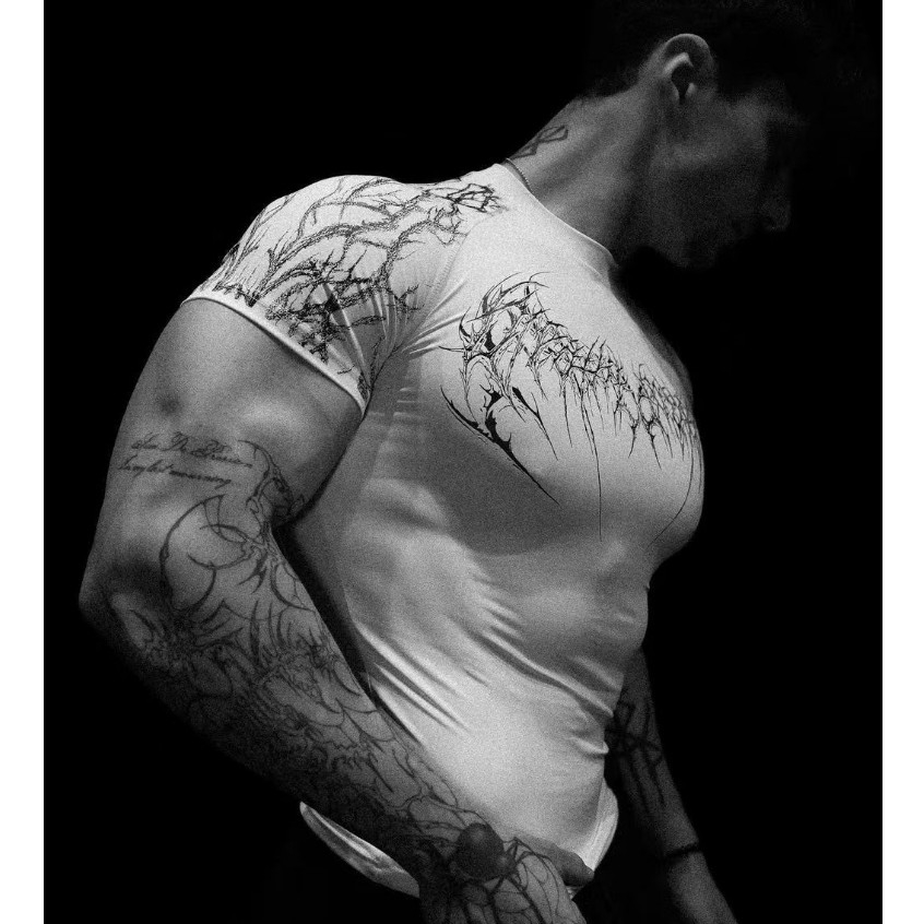 Breathevinity Tee ออกแบบ.Dark Gothic สำหรับการออกกำลังกาย ยืดหยุ่นสูงและแห้งไว เหมาะสำหรับฟิตเนสและGYM ฤดูร้อนปี2025