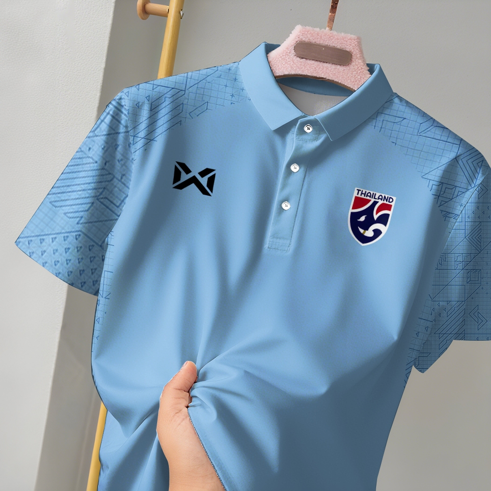 เสื้อโปโลผู้ชายสัญลักษณ์ไทย ฐานสีน้ำเงินเข้ม มีแขนลายสีเหลือง ระบายอากาศและแห้งเร็ว - รูปที่ 6