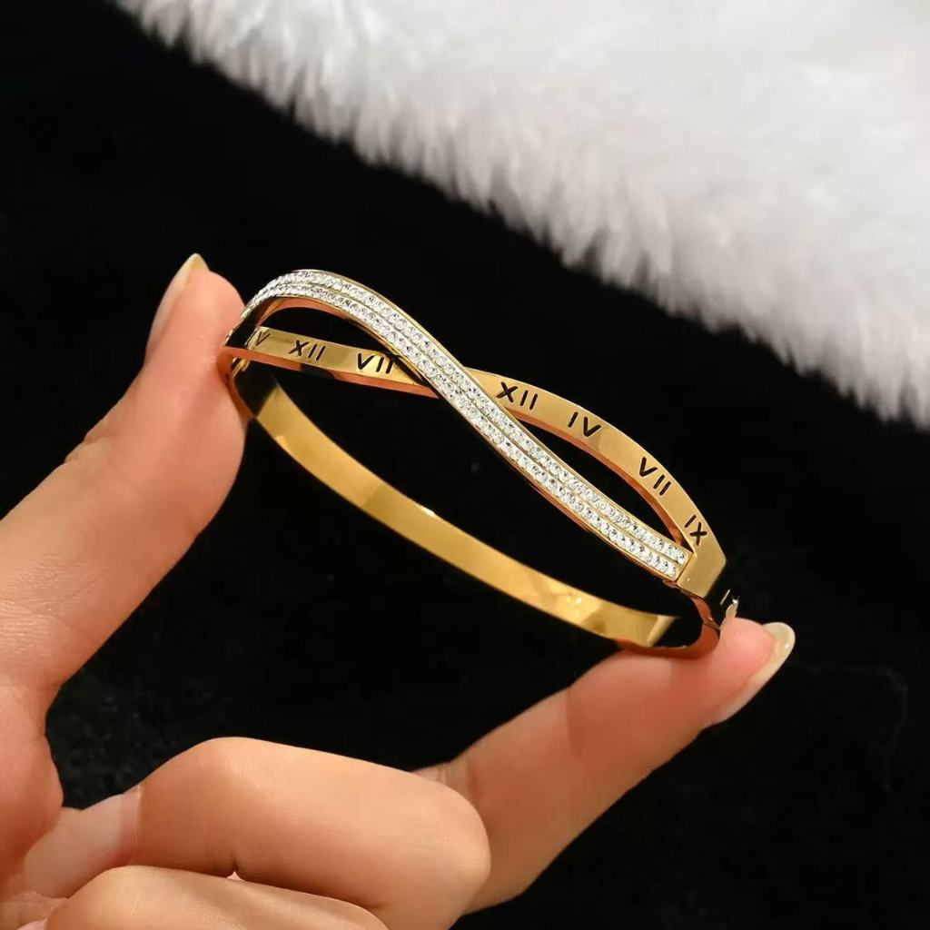 สร้อยข้อมือเพชรลวดลายตัวเลขโรมัน ดีไซน์หรูหราสำหรับผู้หญิง พร้อมความโดดเด่นแบบไฮเอนด์