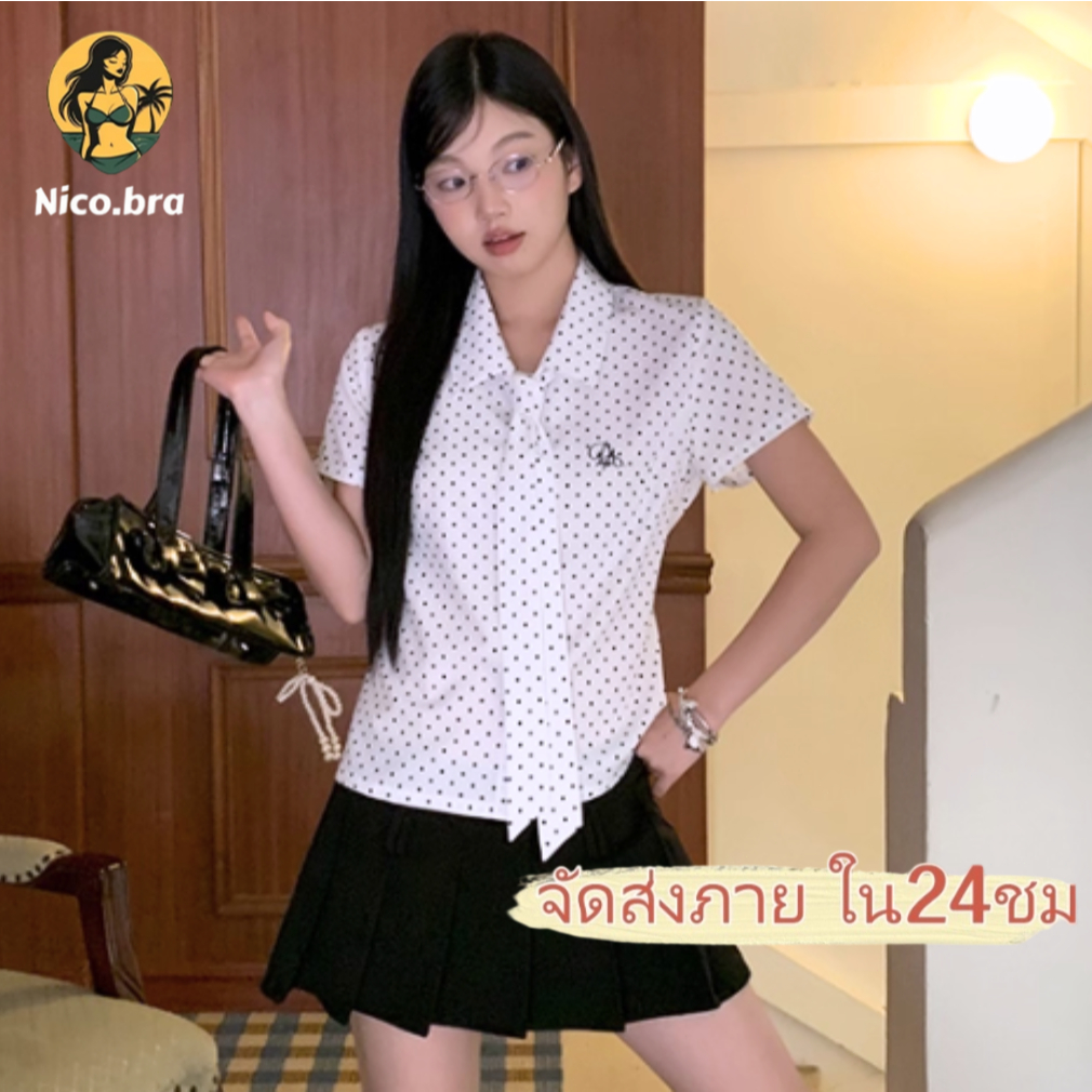 ⭐NICO BRA⭐แนวโน้ม Sweet Polka Dot เสื้อเชิ้ต แขนสั้น ผูกโบว์ และ ดีเทล เย็บปักถักร้อย S-2XL แฟชั่น