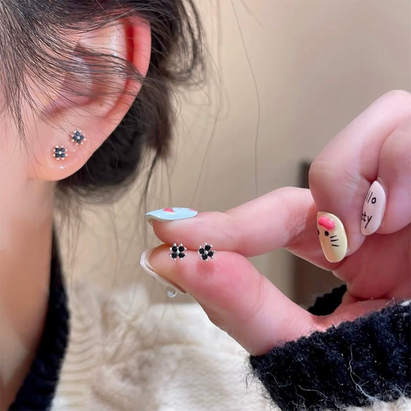 เข็มต่างหูเงินแท้925 ออกแบบดอกไม้สีดำ สำหรับผู้หญิง สวมใส่ง่ายและเหมาะสมทุกรูปแบบ