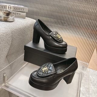 รองเท้าส้นสูงและแบน หนังแกะและยาง ส้นสูง 9 ซม. ฐานสูง 3 ซม. ไซส์ 35-40