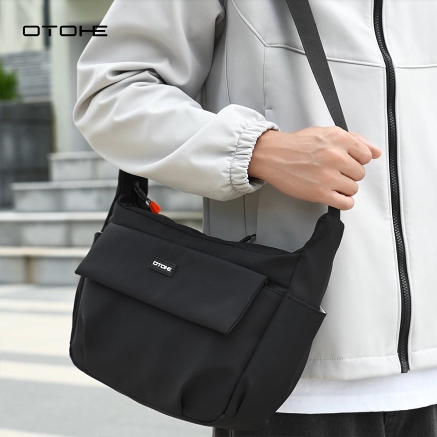 OTOHE แฟชั่นกระเป๋าสะพายไหล่ลําลองความจุขนาดใหญ่สําหรับผู้ชายกระเป๋า ผู้สื่อสาร กันน้ําสําหรับนักศึกษาวิทยาลัย - รูปที่ 2