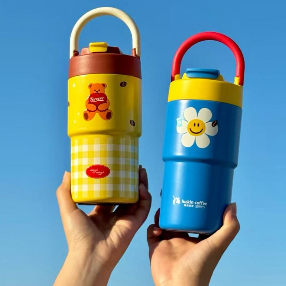 2025 Luckin Coffee &Wiggle Wiggle ถ้วยเก็บความร้อน, แก้วถ้วยสแตนเลสเปลี่ยนสี Dopamine, สติ๊กเกอร์ตู้