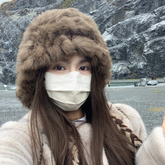 Aletai Travel Wear ฤดูหนาว Warm กระต่ายขนสัตว์ถักป้องกันหูหมวกผู้หญิง Cold-Proof Baotou หมวกเส้นรอบวงหัวใหญ่ Lei Feng หมวก