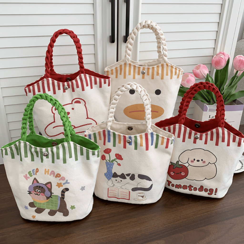 กระเป๋าถือผ้าแคนวาสทรงถังลายการ์ตูน 6 แบบ ขนาด 27x18ซม. ใส่หนังสือ+ขนมได้ พกพาสะดวก