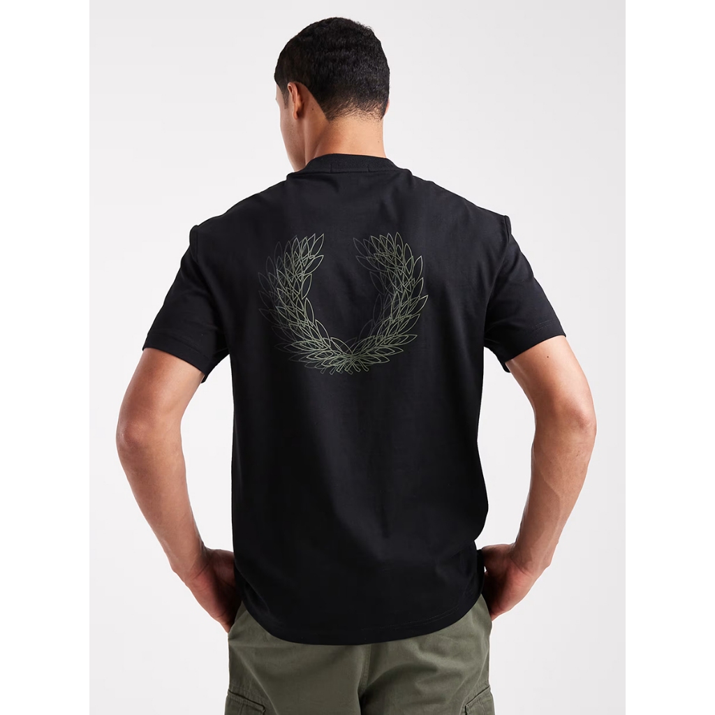 FredPerry Light Box Laurel พวงหรีด Tshirt Shadow Effect โลโก้ด้านหลังแขนสั้นพิมพ์เสื้อยืดปักแฟชั่นด้านบน