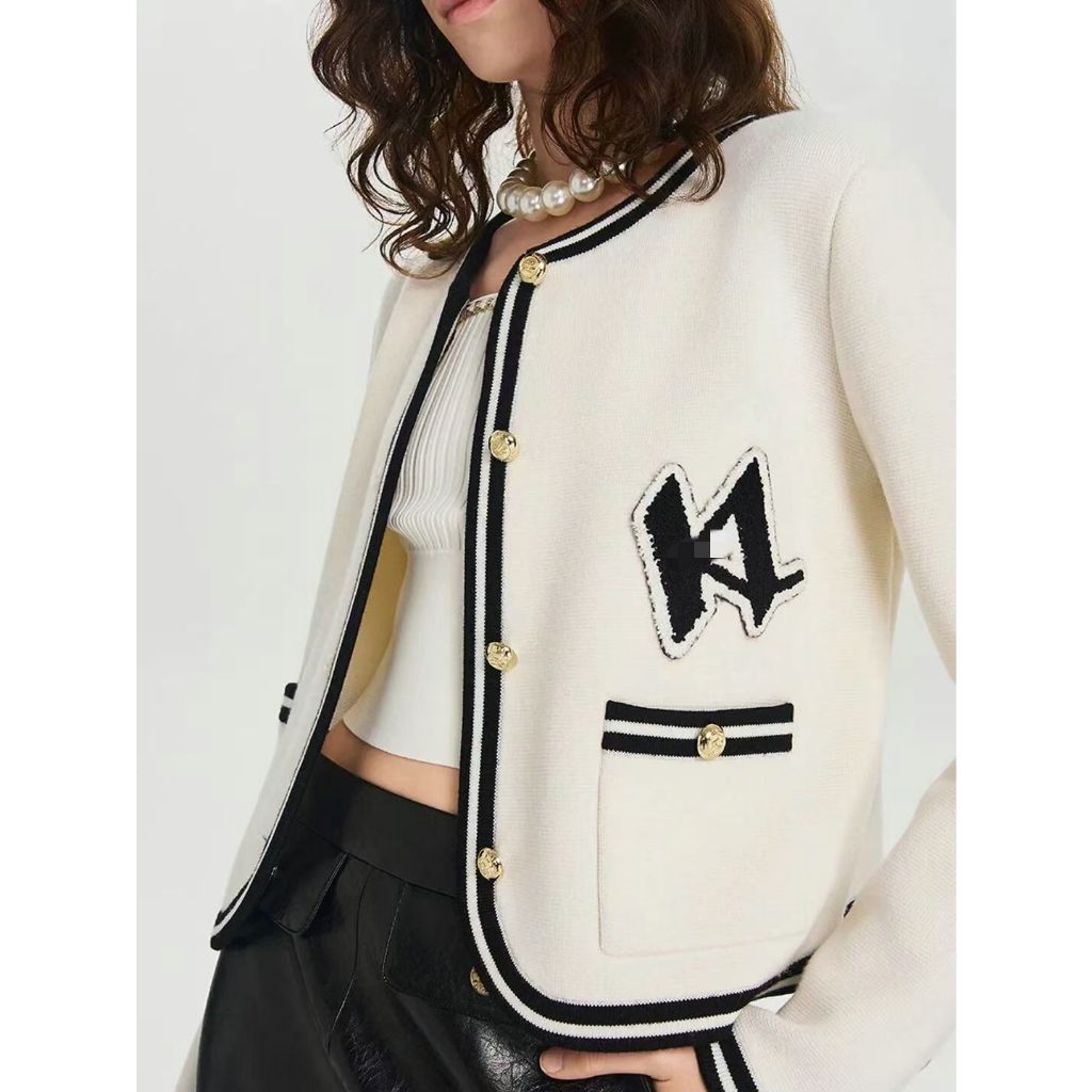 เสื้อผ้าผู้หญิง 2025 ฤดูใบไม้ร่วงฤดูหนาวชุดความงาม Ker Xiaoxiang สไตล์ขนสัตว์ผสม Contrast tal Buckle เสื้อถักลําลอง