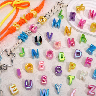ลูกปัดตัวอักษร A-Z 5ชิ้น UV สีสันสดใส รูใหญ่DIYสร้อยข้อมือ จี้เครื่องประดับ ลูกปัดใช้ทำเครื่องประดับ