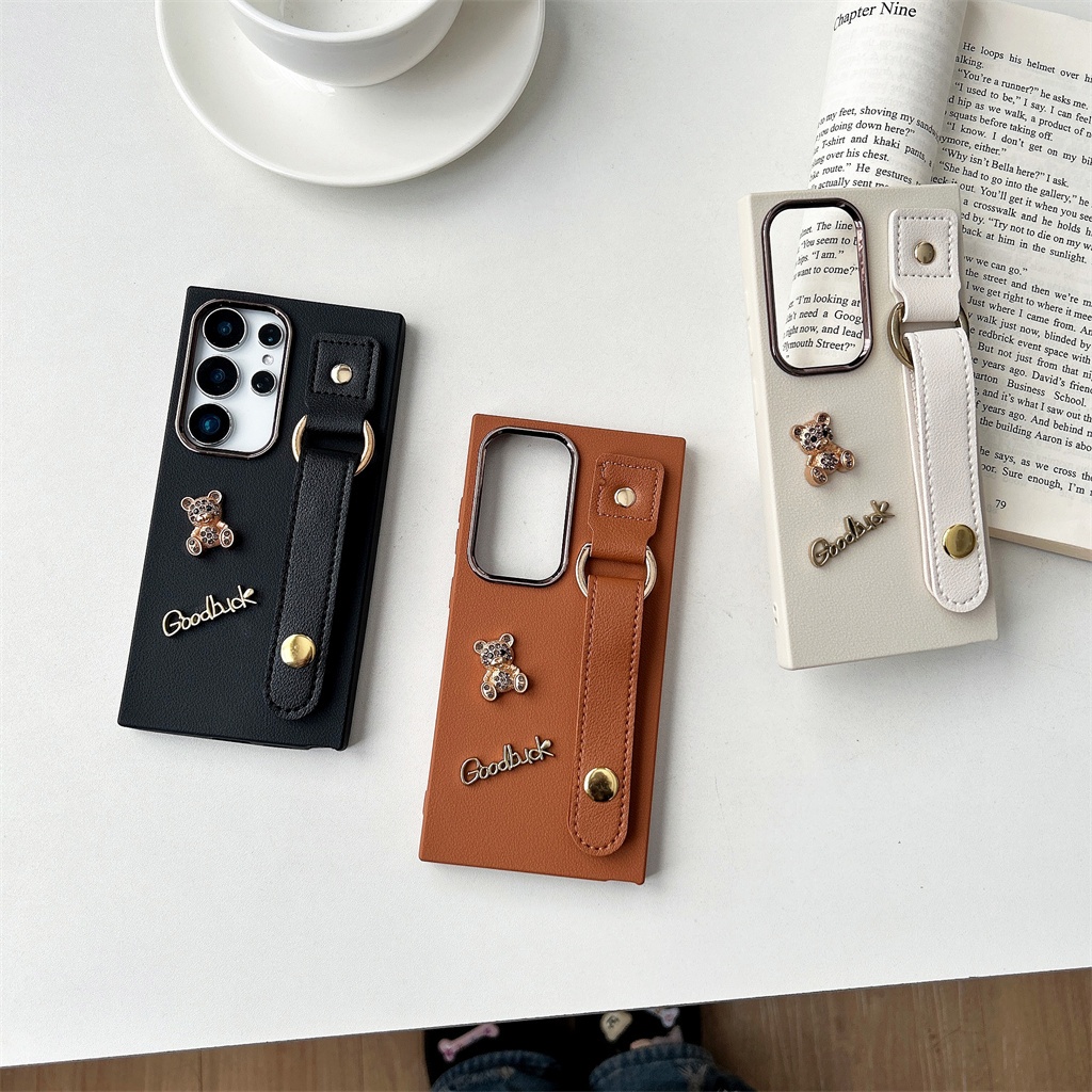 แฟชั่น แบร์ แถบข้อมือ เคส Samsung Galaxy S25 Ultra S25 Plus S25 S24 FE S24 Ultra S24 Plus S24 S23FE S23 Ultra S23 Plus S23 S22Ultra S21Ultra S21FE A56 A55 A54 A53 A52 A36 5G Case เคสโทรศัพท์ใหม่ ซิลิโคนอ่อนนุ่มป้องกันการตก เคสมือถือซัมซุง