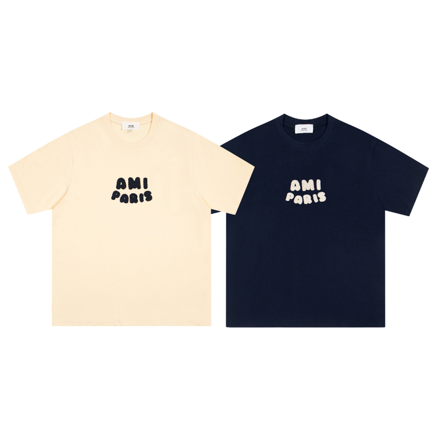 เสื้อยืด Ami Paris ออกแบบโลโก้เย็บปักถักร้อยบนเนื้อผ้าออร์แกนิกคอทตอนเจอร์ซีย์