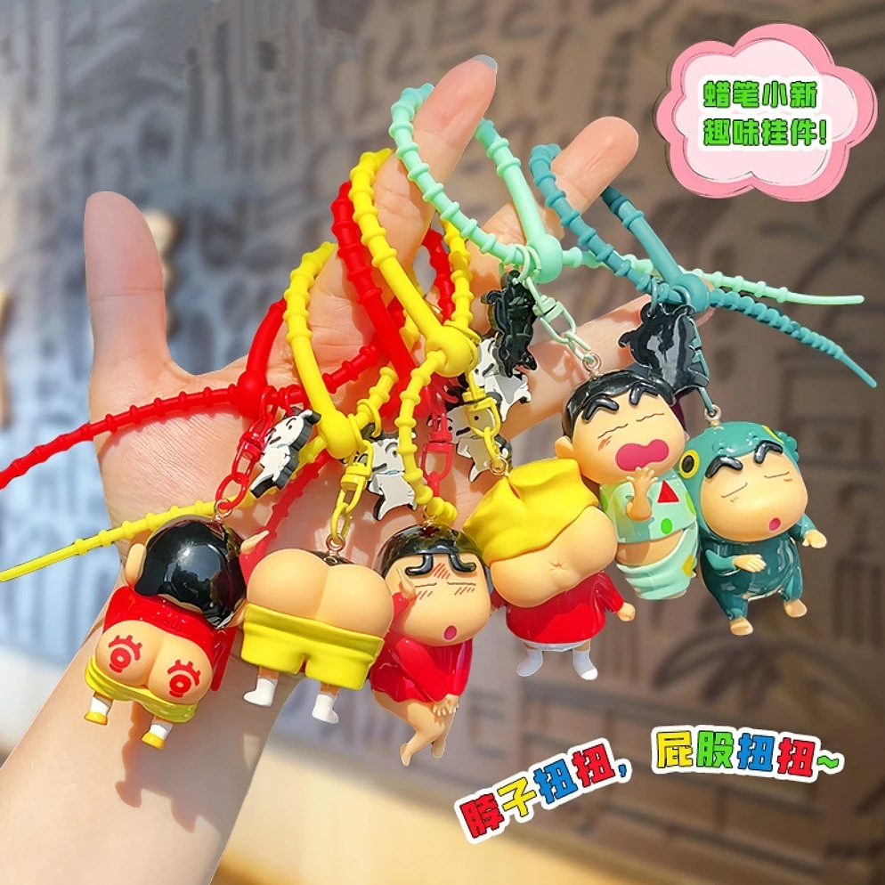 100 รูปแบบ Crayon Shin-Chan พวงกุญแจสไตล์ใหม่ Crayon Shin-Chan ชุดนอนพวงกุญแจรถการ์ตูนคู่นักเรียนกระเป๋านักเรียนกระเป๋าเป้สะพายหลัง Pend