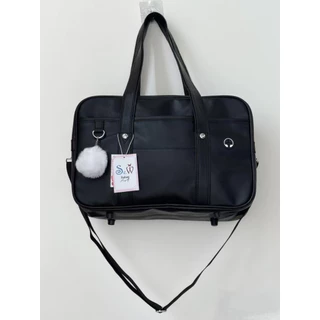 [พร้อมที่จะจัดส่ง] Se.W Women Bag Men Bag กระเป๋าไหล่ PU กันน้ำความจุขนาดใหญ่สำหรับการเดินทาง JK สไตล์ญี่ปุ่นที่มีอินเตอร์เฟซหูฟัง