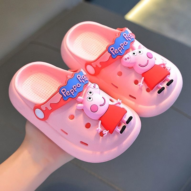 [พื้นรองเท้ากันลื่น] Piglet Peppa ฤดูร้อนเด็กรองเท้าแตะรองเท้าแตะเด็กผู้หญิงกันลื่นก้าวบนอึรู้สึก Baotou Brea