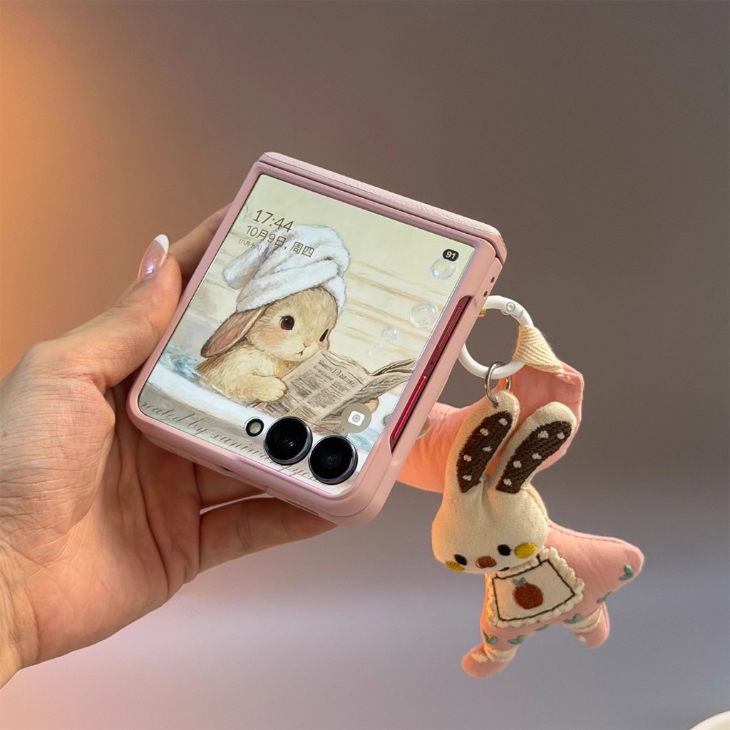 ใช้งานร่วมกับเคสโทรศัพท์ Samsung Z Flip 5, Z Flip 6, Z Flip 7 และ Z Flip 7 FE ได้ เคสน่ารักพร้อมจี้กระต่ายและสายคล้อง ให้การปกป้องเต็มรูปแบบสำหรับ Z Flip 5, Z Flip 6 และ Z Flip 7 - รูปที่ 3