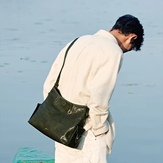 Songmont Small Yore Hobo Bag กระเป๋าสะพายข้างหนังแท้ฟอกผัก Unisex