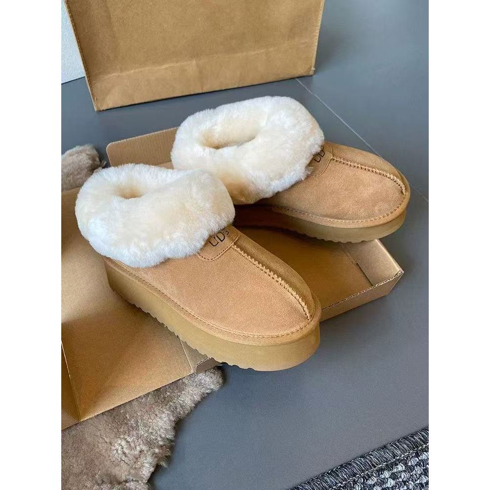 UGG ใหม่คลาสสิก รองเท้าแตะแบบ barefoot สำหรับผู้ชายและผู้หญิง และรองเท้าบู๊ตหิมะ