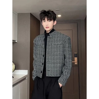 สูทสั้นและแจ็คเก็ตสวมใส่ง่ายสำหรับผู้ชาย ในฤดูใบไม้ผลิและฤดูใบไม้ร่วง