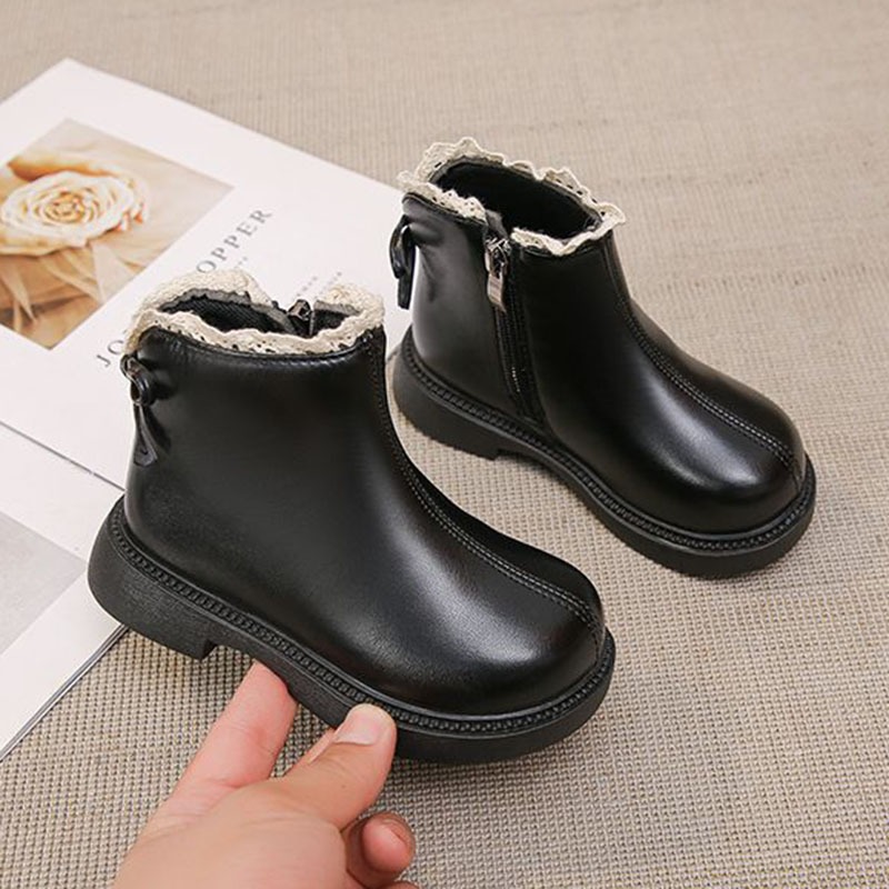 SUGE รองเท้าบูทเด็กผู้หญิงสีดำลูกไม้ พื้นนิ่ม สำหรับน้อง - รูปที่ 5