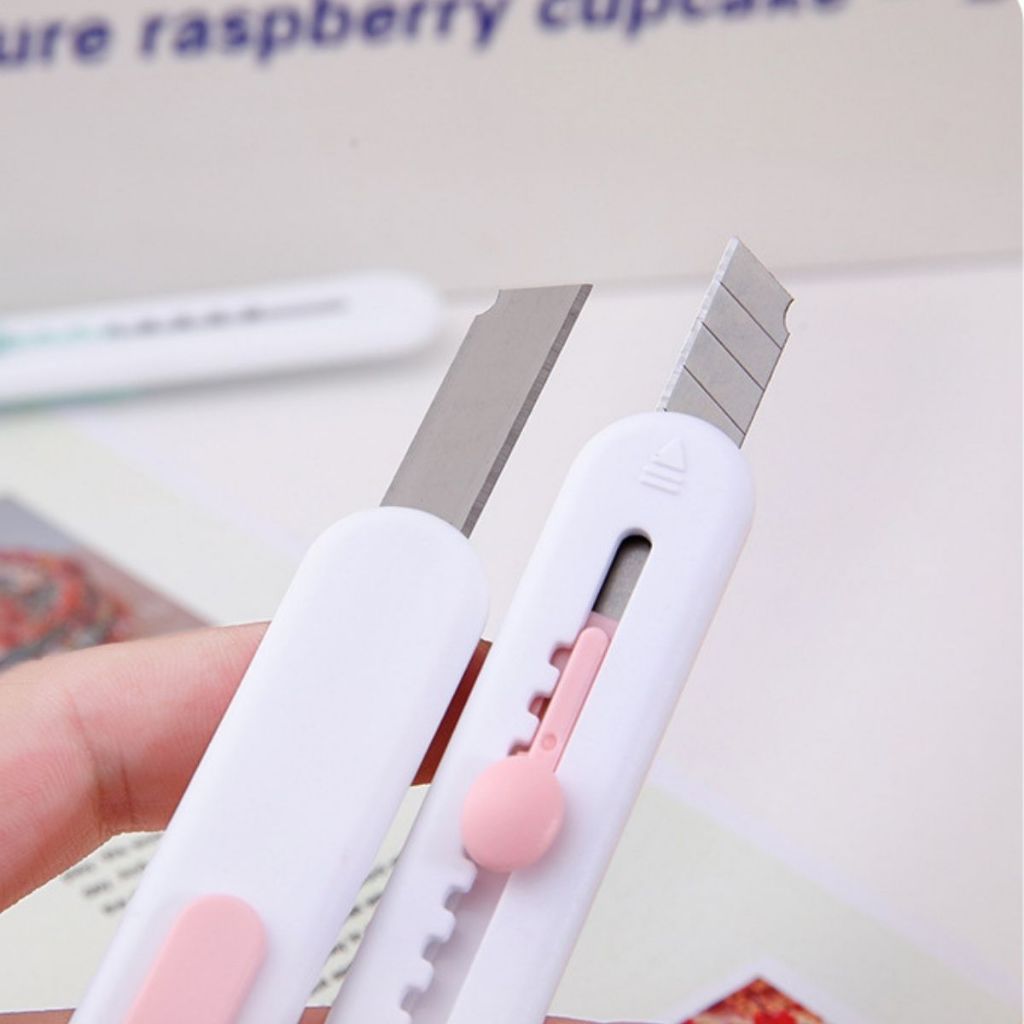 AIYIN สติกเกอร์กันยุงลายการ์ตูน ป้องกันยุง สำหรับเด็ก ผู้ใหญ่ กลางแจ้ง น้ำมันหอมระเหย ตัวแทนนักเรียน พกพาสะดวก แข็งแรง