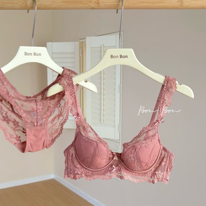 Yomi_girl🥓เสื้อชั้นในผู้หญิง หน้าอกเล็กดูใหญ่ขึ้น ดีไซน์ลูกไม้ เซ็กซี่ มีเสน่ห์ รวบเก็บทรงหน้าอก คัพ