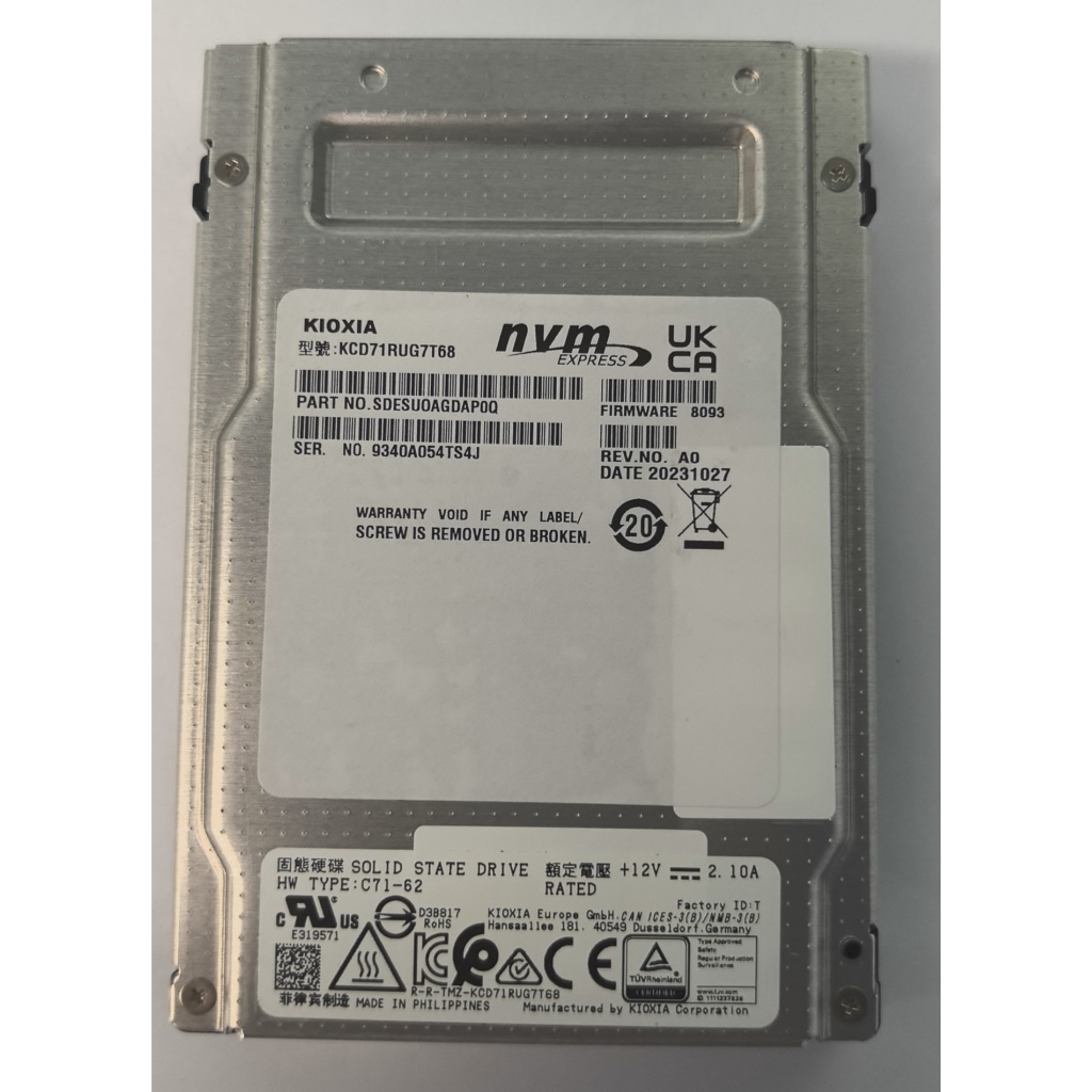 KIOXIA 7.68T U2 NVME4.0 Server SSD 2.5" KCD71RUG7T68 SSD ระดับสุขภาพ 100%