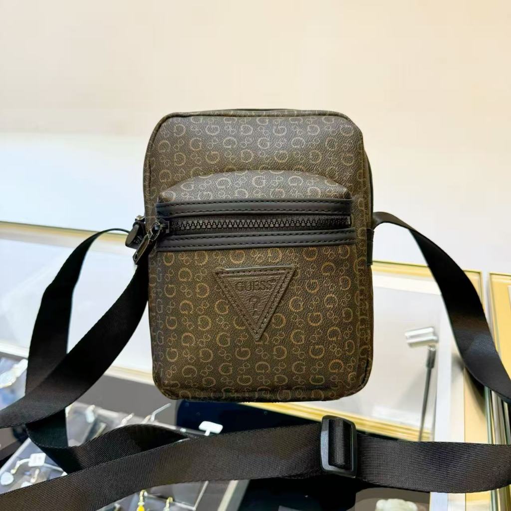 กระเป๋าสะพายข้างผู้ชาย Guess ใหม่ 2510276