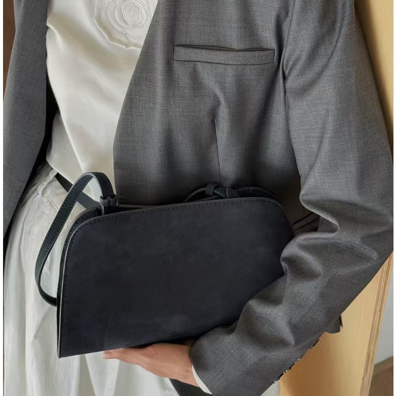 Lune&Velvet กระเป๋าโท้ตหนังชั้นดีสไตล์มินิมอล ถือมือหรือสะพายเฉียง ผสมหนังซูเอด