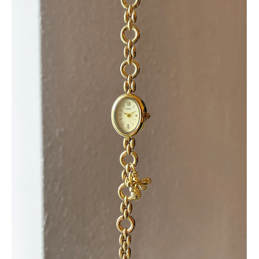 2025 นาฬิกาข้อมือผู้หญิงหรูหราย้อนยุคพร้อมจี้สไตล์สร้อยข้อมือแฟชั่นคุณภาพสูงนาฬิกาข้อมือควอตซ์ผู้หญิงน้ําหนักเบา