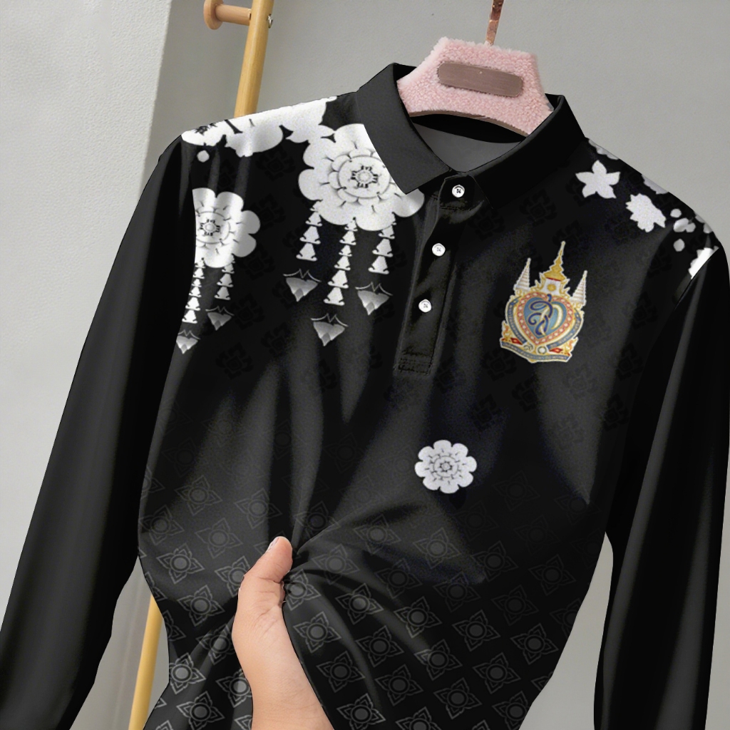 สื้อโปโลผู้ชายแขนยาวสีดำลายปกเสื้อผ้าลำลองขนาดใหญ่ลายไอคอนพระราชในความทรงจำของสมเด็จพระนางเจ้าฯ