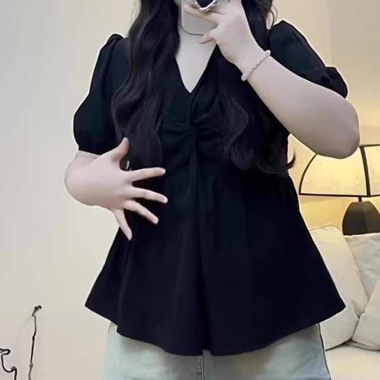 เสื้อแขนสั้นลายจีบคอวี V-neck สำหรับฤดูร้อน ทรงกระชับ อย่างเป็นทางการ เสื้อสีดำ