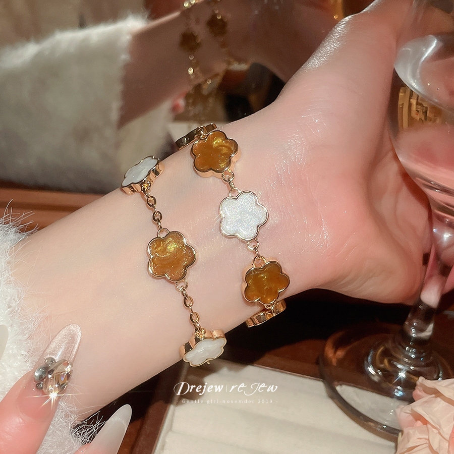 Dreejew Clover-Shaped สร้อยข้อมือชุดผู้หญิงs Gold-Tone พร้อม Glitter & Enamel Statement สร้อยข้อมือแฟชั่นเครื่องประดับวินเทจของขวัญ