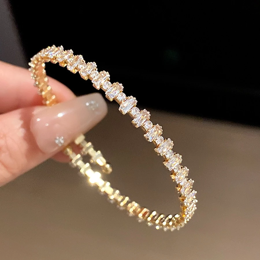 สร้อยข้อมือเปิดทรงสี่เหลี่ยมสไตล์ยุโรปและอเมริกา ออกแบบเรียบหรู สวมใส่ง่ายและเหมาะสมกับการแต่งกายแบบไฮเอนด์ thumbnail 7