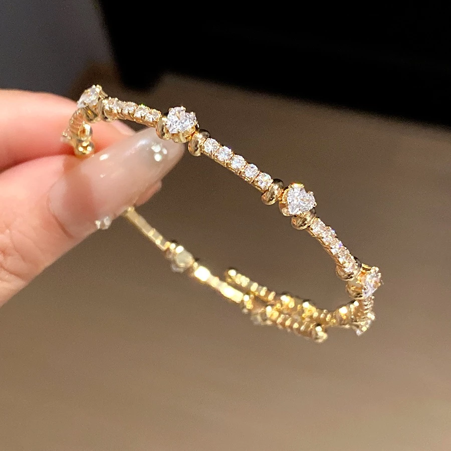 สร้อยข้อมือเปิดทรงสี่เหลี่ยมสไตล์ยุโรปและอเมริกา ออกแบบเรียบหรู สวมใส่ง่ายและเหมาะสมกับการแต่งกายแบบไฮเอนด์ thumbnail 9