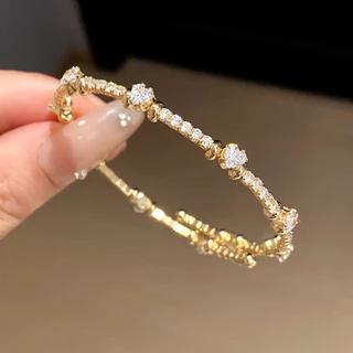 สร้อยข้อมือเปิดทรงสี่เหลี่ยมสไตล์ยุโรปและอเมริกา ออกแบบเรียบหรู สวมใส่ง่ายและเหมาะสมกับการแต่งกายแบบไฮเอนด์