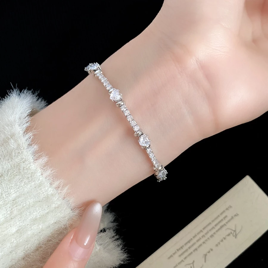 สร้อยข้อมือเปิดทรงสี่เหลี่ยมสไตล์ยุโรปและอเมริกา ออกแบบเรียบหรู สวมใส่ง่ายและเหมาะสมกับการแต่งกายแบบไฮเอนด์ thumbnail 10