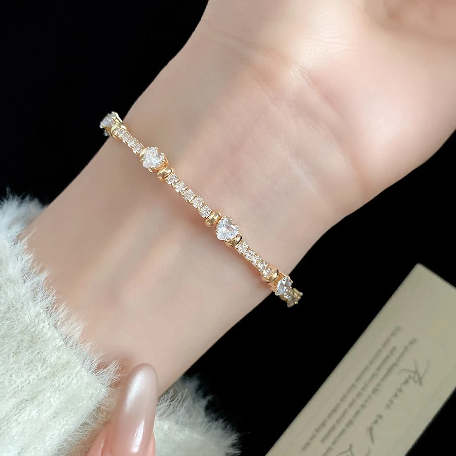 สร้อยข้อมือเปิดทรงสี่เหลี่ยมสไตล์ยุโรปและอเมริกา ออกแบบเรียบหรู สวมใส่ง่ายและเหมาะสมกับการแต่งกายแบบไฮเอนด์ thumbnail 8