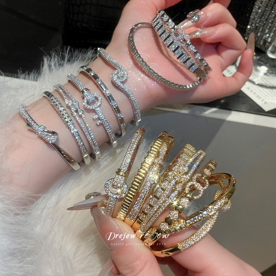 Dreejew Cubic Zirconia สร้อยข้อมือชุดผู้หญิง Gold & Silver-Tone พร้อมโบว์และเกลียว.Accents เครื่องประดับแฟชั่นของขวัญ