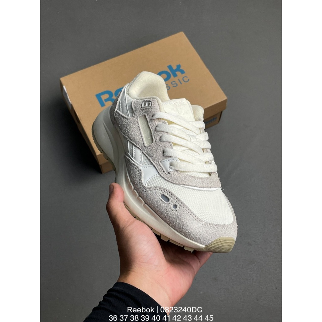 รองเท้าวิ่งย้อนยุค Reebok LX 2200