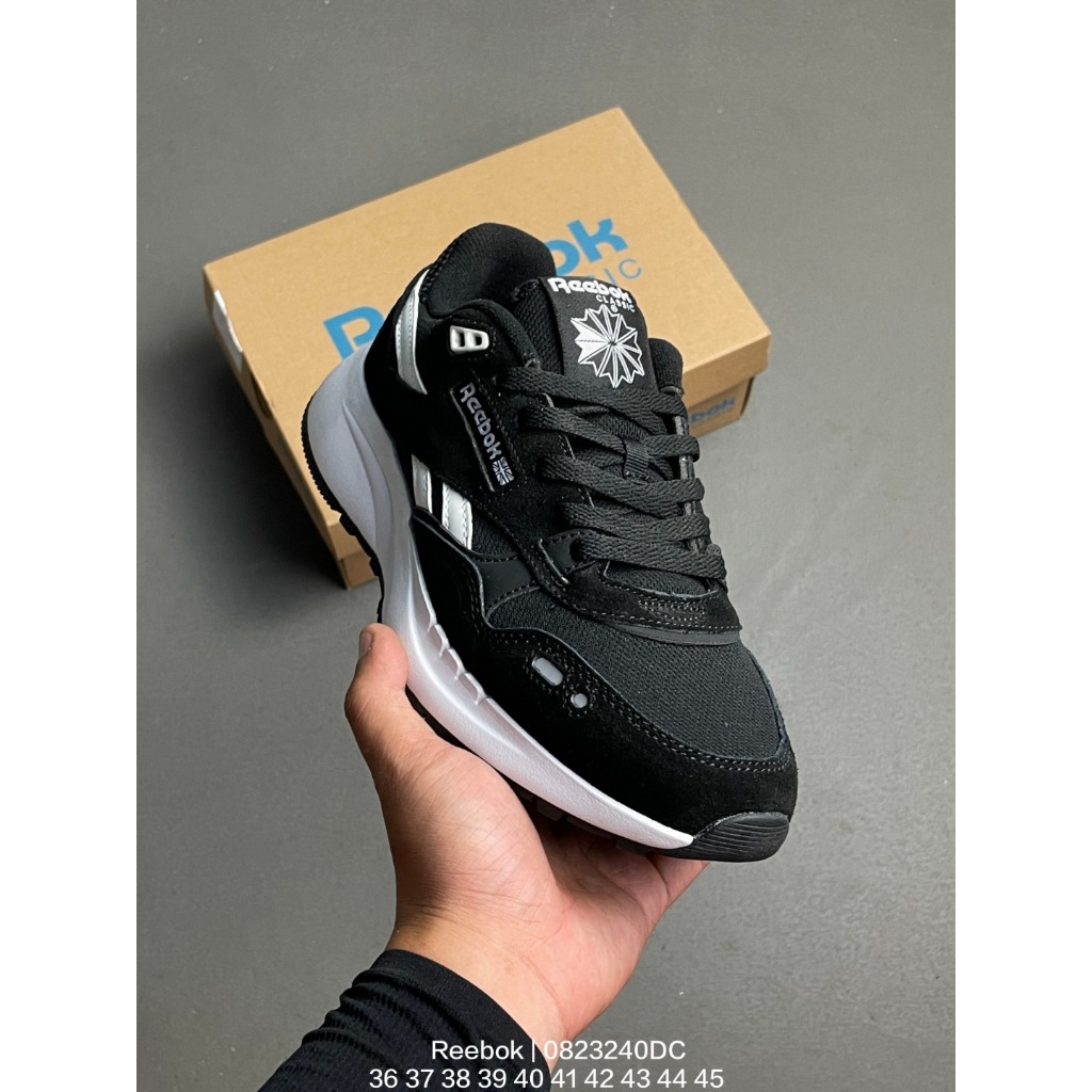 รองเท้าวิ่งสไตล์ย้อนยุค Reebok LX 2200