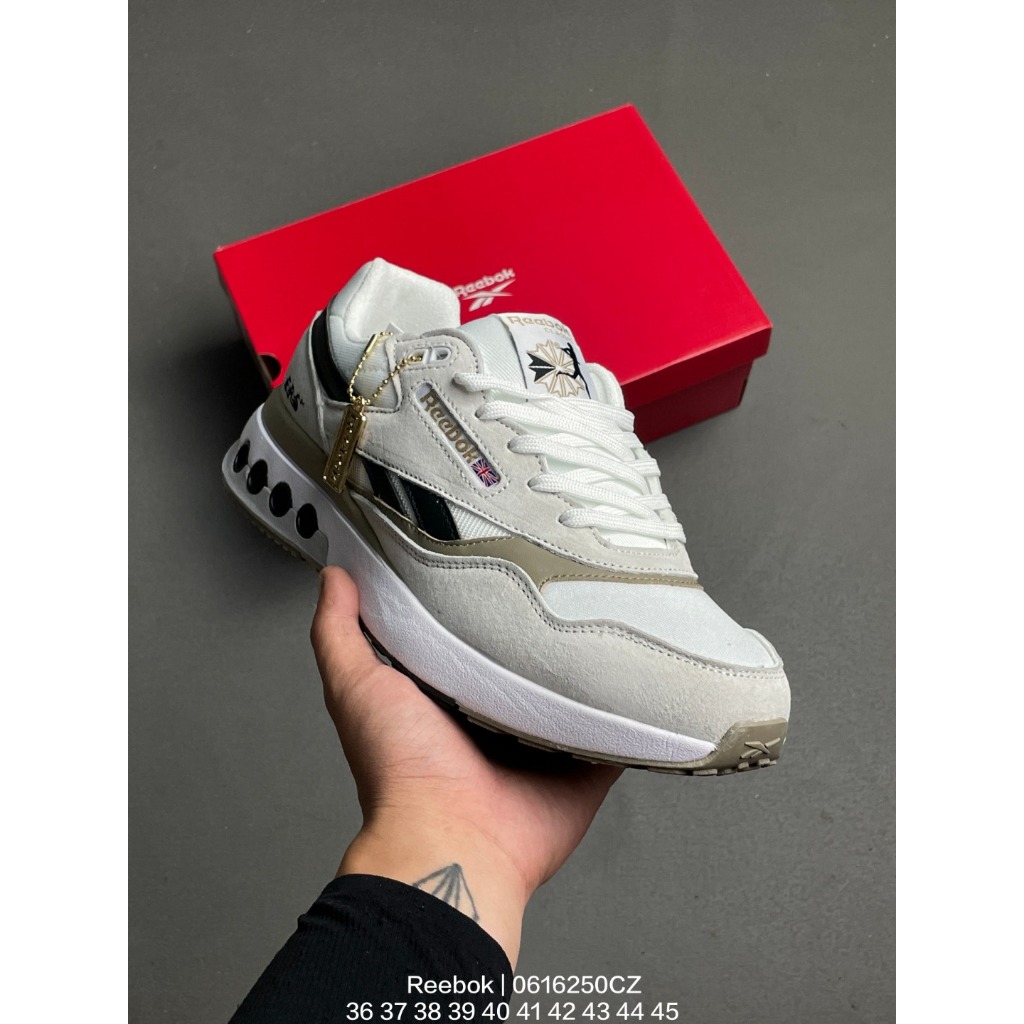 รองเท้าวิ่ง Reebok LX 2200