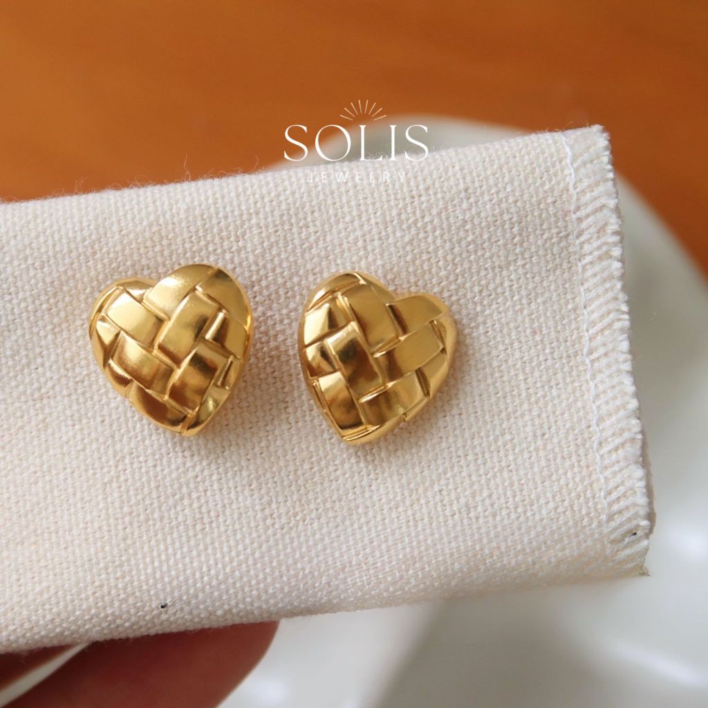 ต่างหูสตั๊ดรูปหัวใจแบบถัก • กันน้ําไม่ขัดสีสําหรับผู้หญิง เป็น ER439 สแตนเลส