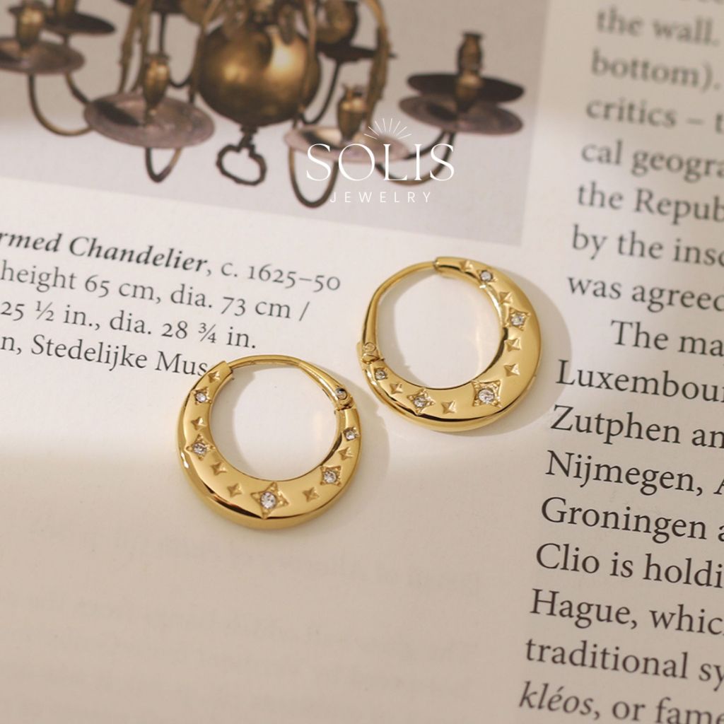 ต่างหูห่วงเพทายแกะสลักดาว • กันน้ําไม่ขัดสีสําหรับผู้หญิง เป็น ER442 สแตนเลส