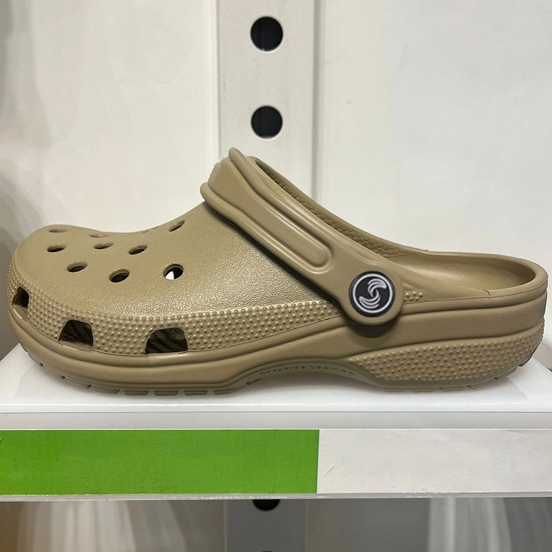 Crocs Classic Clog รองเท้าหัวโต กันลื่น น้ำหนักเบา ใส่สบาย ระบายอากาศดี รองเท้าแตะชายหาด