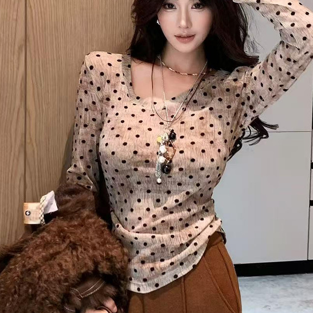 เสื้อยืดแขนยาวลายจุดย้อนยุคฝรั่งเศสเสื้อบอททอมฤดูใบไม้ร่วงรูปแบบใหม่ด้านบน