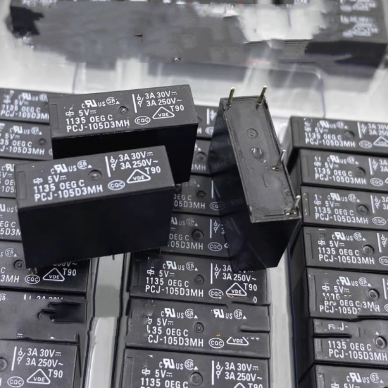 รีเลย์รถยนต์ PCJ-105D3MH 5V 3A 4 Pins