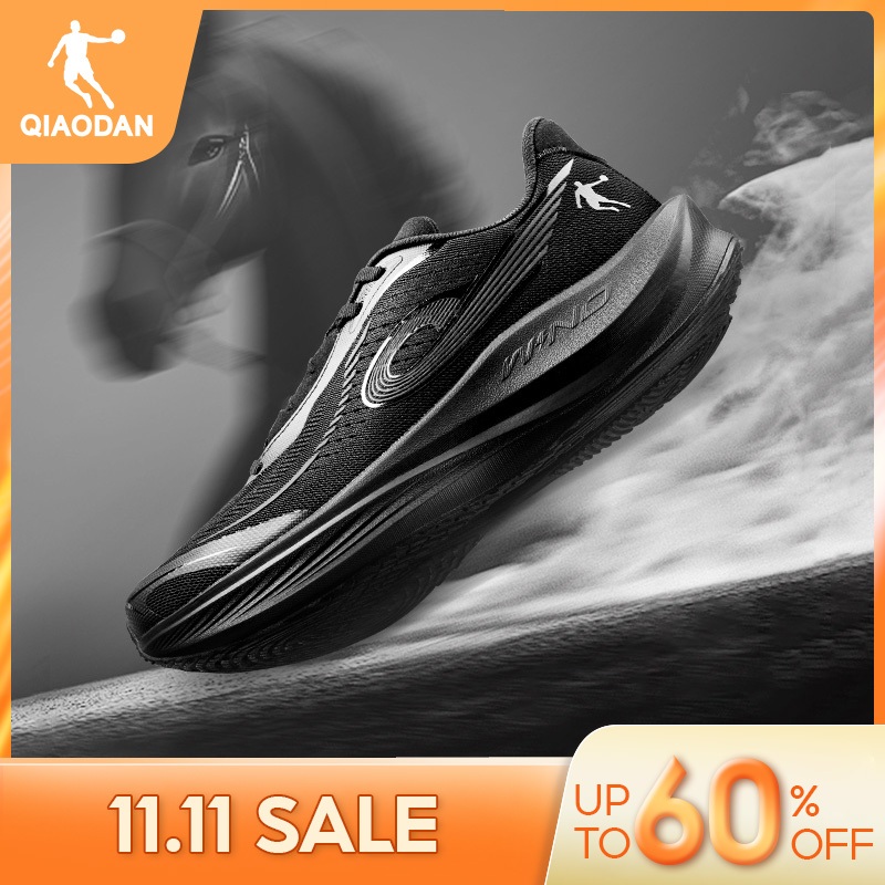 Qiaodan WIND 3TR รองเท้าวิ่งผู้ชาย Shock Absorbent Anti-Slip เด้ง สบาย กีฬารองเท้าผ้าใบ QDB023252297
