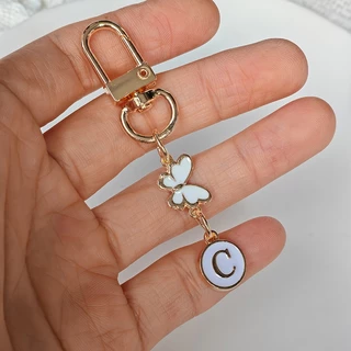 AZ ชื่อพวงกุญแจตัวอักษรพวงกุญแจผู้ถือโลหะผู้หญิงกระเป๋า Charms อุปกรณ์เสริมหรูหราส่วนบุคคลของขวัญเครื่องประดับ