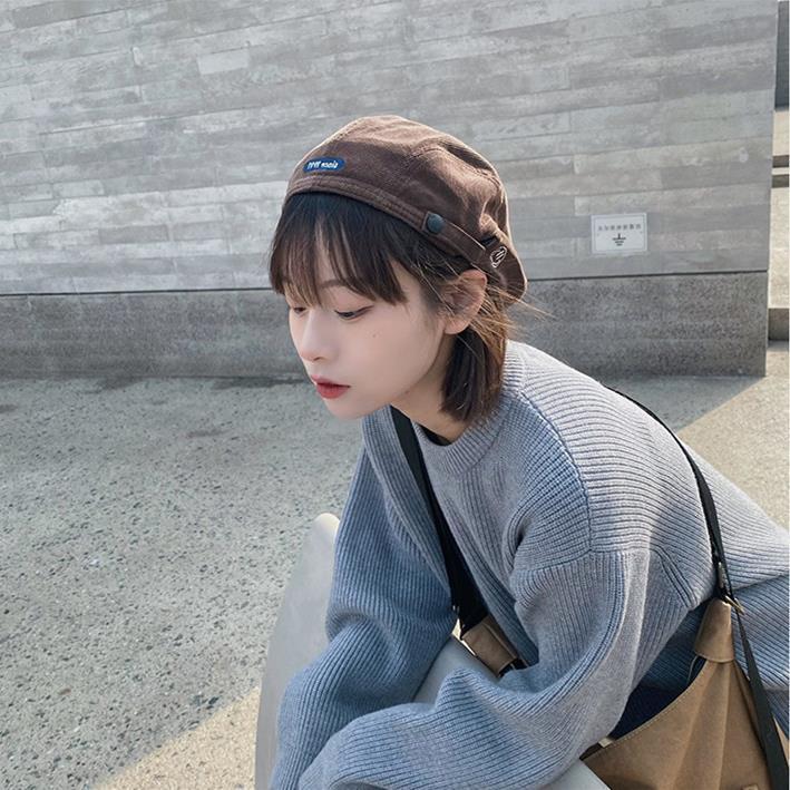 หมวกเบเร่ต์ผ้าลูกฟูกย้อนยุคญี่ปุ่นด้านหน้าและด้านหลังสวมหมวกจิตรกรวรรณกรรมปีกสั้น
