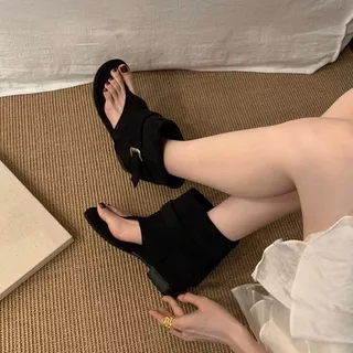 ฤดูร้อนใหม่ผู้หญิงย้อนยุคหนังนุ่มพลิก ล้มเหลว แฟชั่นสบาย ปู่ รองเท้าแตะเหมาะสําหรับการใช้งานกลางแจ้ง